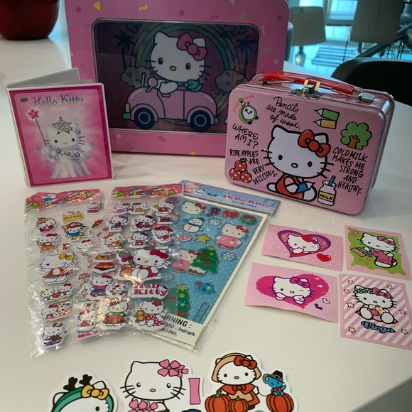 Hello Kitty bundle - Picture 1 of 7